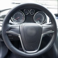 Оплетка на руль из натуральной кожи Opel Astra J 2009-2015 г.в. (для руля без штатной кожи и кнопок, черная)