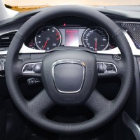 Оплетка на руль из «Premium» экокожи Audi B7 (мультируль, с подрулевыми лепестками, черная)